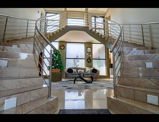 4 BEDROOM HOUSE FOR SALE IN COPPERLEAF ESTATE